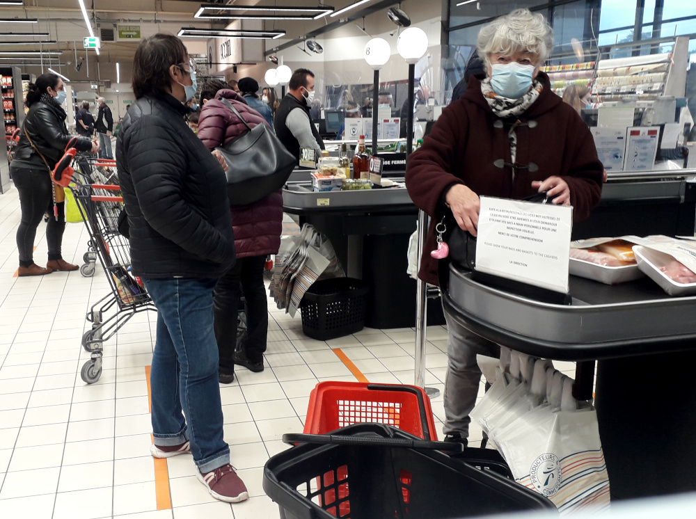 Intermarché le 7 novembre 2020, beaucoup d'acheteurs se concentrent sur les grandes surfaces Intermarché le 7 novembre 2020, beaucoup d'acheteurs se concentrent sur les grandes surfaces
