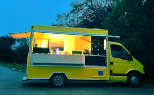 stjulia_20230410_foodtruck_thai_r.jpg