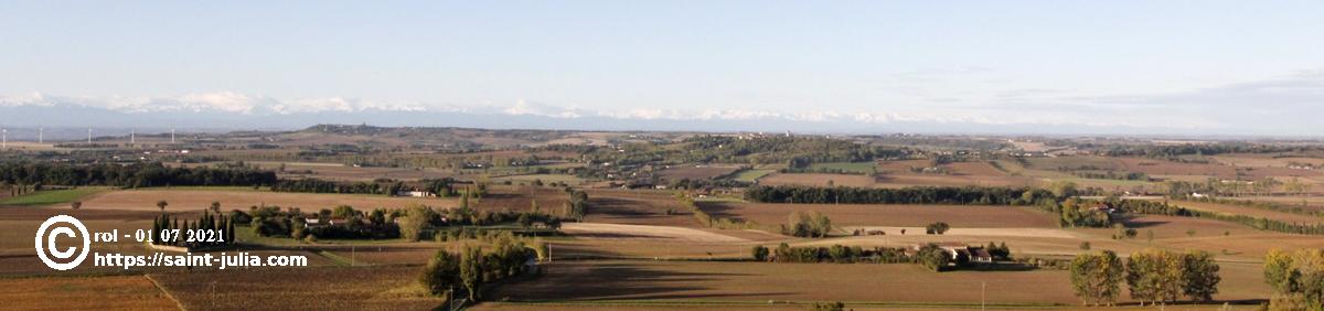 Cette photo, prise au même moment, et au même endroit mais avec au contraire un grand angle. On y distigue à peine saint Julia perdu au milieu de la plaine du lauragais